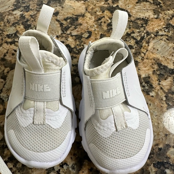 Nike Baby Shoes 4C - Picture 4 of 8